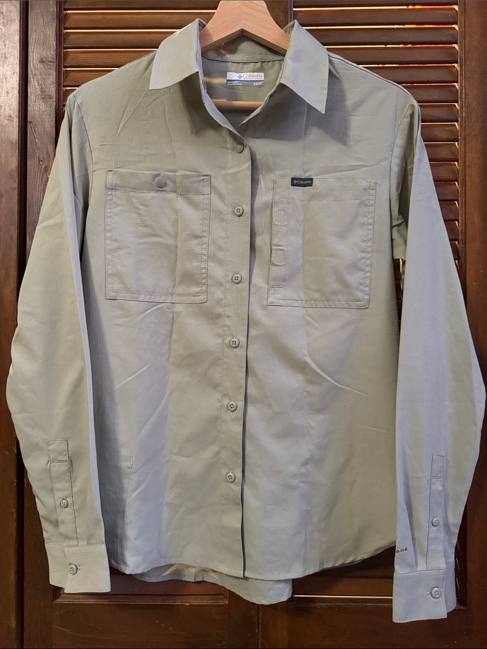 Columbia Women’s Sage Green Lightweight Button-Up Shirt Jacket